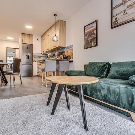Rentplanet - Apartament Wyszynskiego 브로츠와프 외부 사진